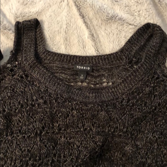 Cold Shoulder Knit Top - Picture 3 of 5